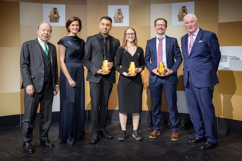 Houskapreis 2026 - Erstplatzierten - v.l.n.r.: Erich Hampel und Birgit Noggler (B&C), Bharath Varsh Rao (AIT), Vera Pamminger (sendance), Helmut Riedl-Tragenreif (TU Wien), Wolfgang Hofer (B&C), Foto: Alexander Müller