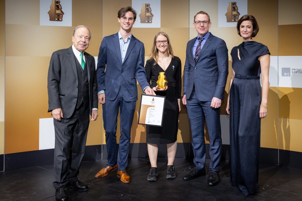 Houskapreis 2026 - 1. Platz in der Kategorie Forschung & Entwicklung in KMU für sendance, v.l.n.r.: Erich Hampel (B&C), Raphael Siegl (sendance), Vera Pamminger (sendance), Thomas Stockinger (sendance), Birgit Noggler (B&C), Foto: Alexander Müller